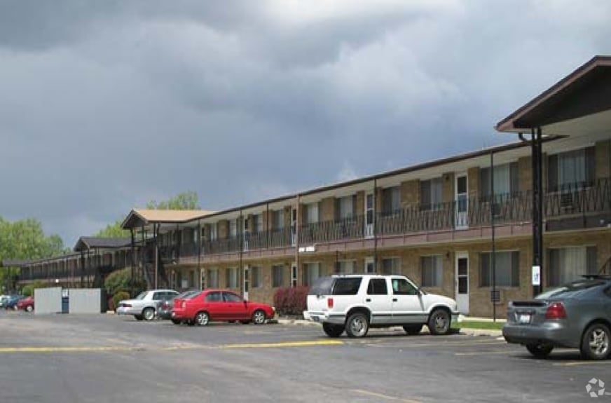 Briarwood Apartments Rentals Waukegan IL Apartments com Briarwood Apartments Rentals Waukegan IL Apartments com