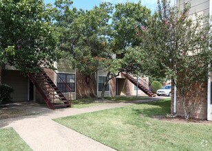 Eagle Crest Apartments