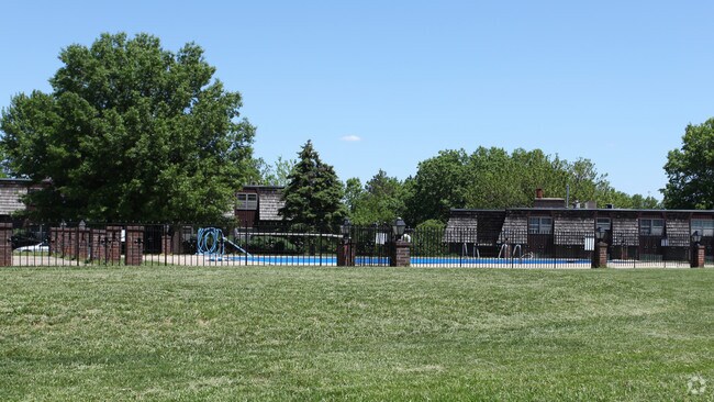 Fontainebleau Apartments Rentals Topeka Ks Apartments Com