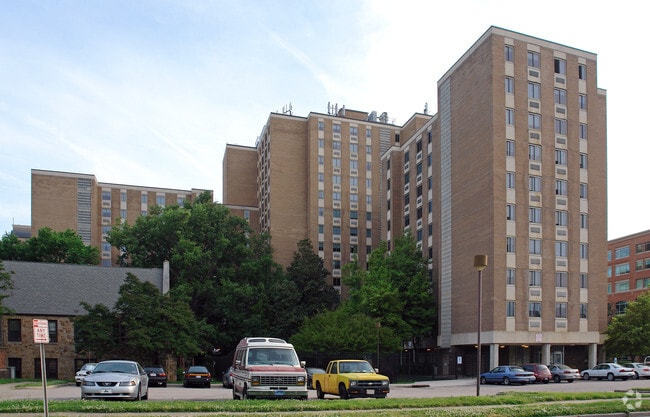 Glenwood Towers Rentals Raleigh Nc Apartments Com