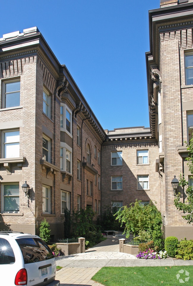 Hampton Court Apartments Rentals Seattle WA Apartments com Hampton Court Apartments Rentals Seattle WA Apartments com