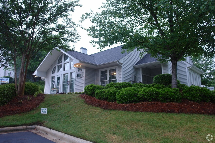 Icon On The Greenway Rentals Gastonia Nc Apartments Com