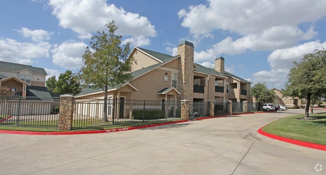Oakmont Of Bear Creek Rentals Euless Tx Apartments Com