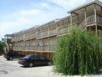 944 N Storer Ave Apartments