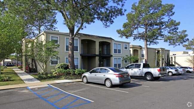 Parkway Square Apartments