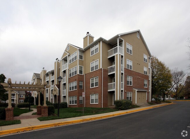 The Crossings at Washingtonian Center Apartments