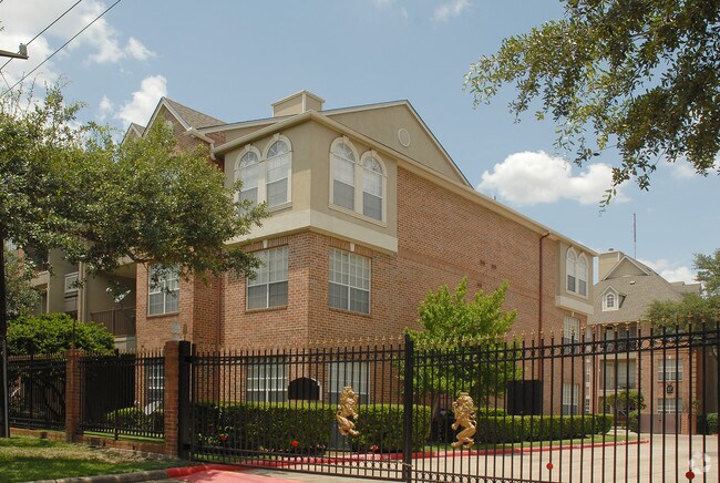 The Westmore at Bellaire Apartments