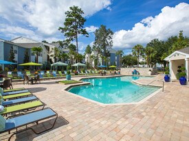 The Oasis at 1800 Apartments