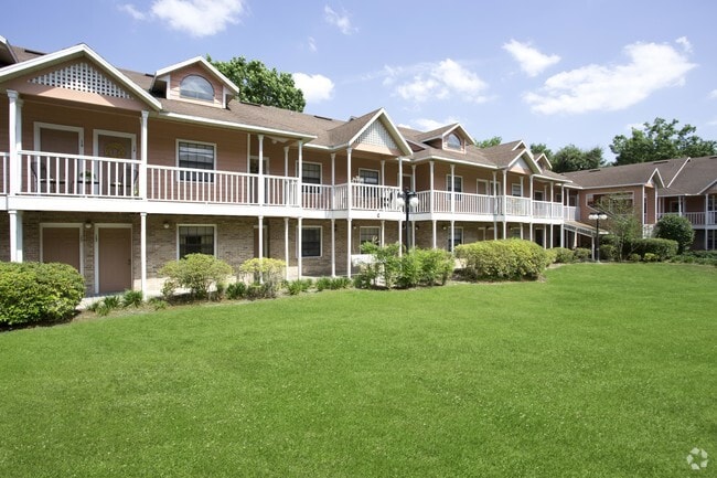 Arlington Square Apartments