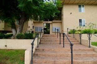 19229 Nordhoff St Los Angeles CA Apartments
