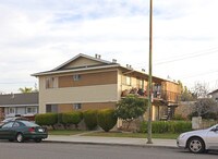 5384-5398 Dellwood Way Apartments