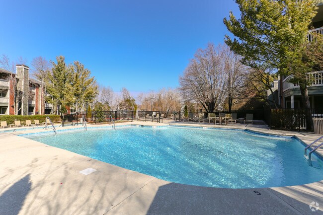 Highlands at the Lake Apartments