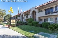 Villa Tarzana Apartments