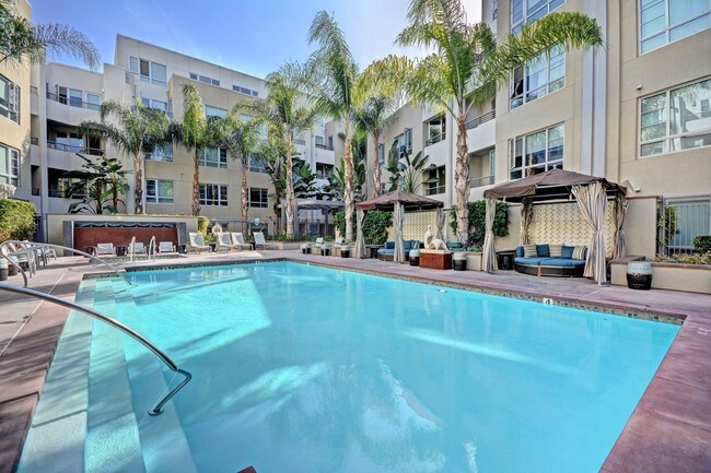 5550 Wilshire at Miracle Mile Apartments