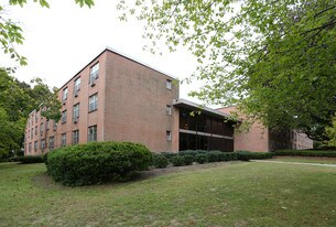 711 Farmington Avenue Apartamentos