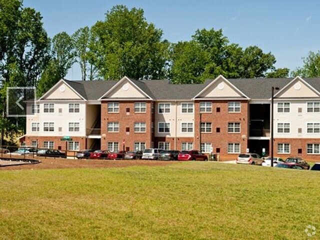 Round Hill Meadows 1 Apartments