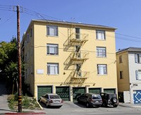 Oakland Manor Apartments