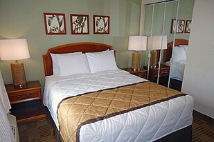 Furnished Studio – Greensboro - Airport Apartments