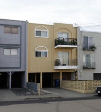 678 Villa St Apartments