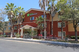 Furnished Studio – Tampa - Airport - Memor... Apartments