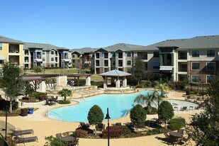 The Oaks at Techridge Apartments