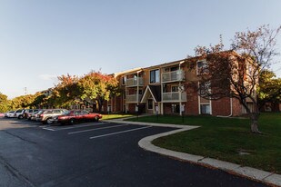 Ellyn Crossing Apartments