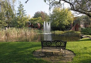 Commons at Redwood Creek Apartments