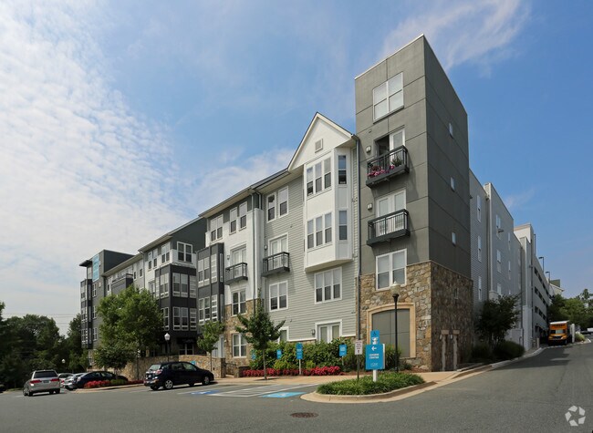 The Crest at Congressional Plaza Apartments