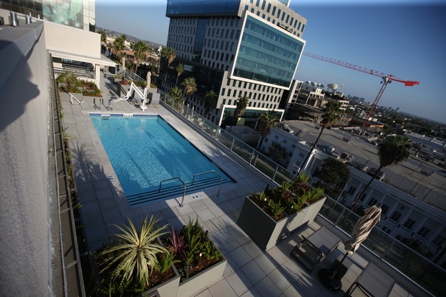 METWEST Apartments
