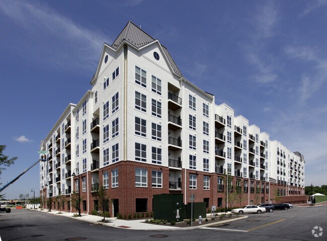 Royal Worthington Apartments