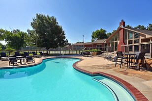 WatersEdge Apartments