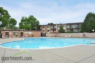 Crystal Village Apartamentos