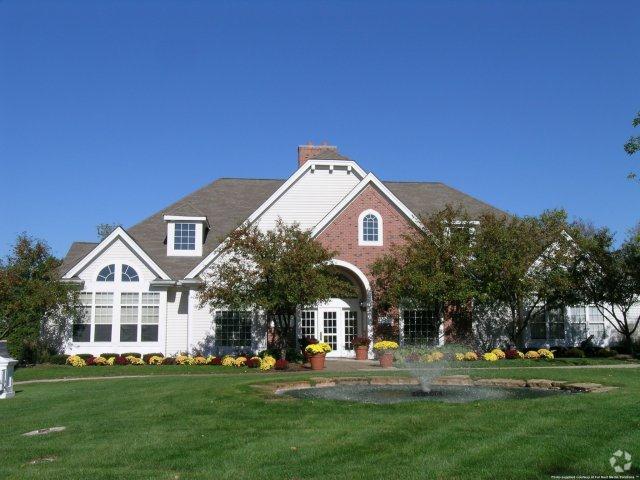 Carol Stream Crossing Apartments