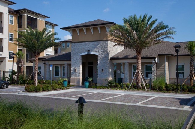 Bainbridge Brandon at Crossroads Town Center Apartments