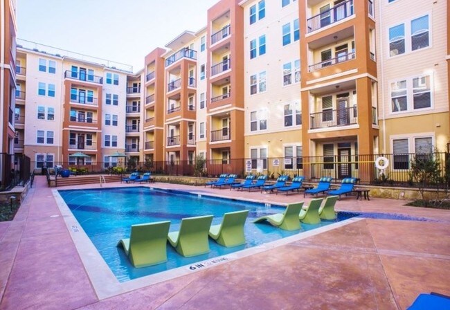 4000 Hulen Urban Apartment Homes