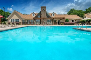 Colonial Village at Matthews Apartments