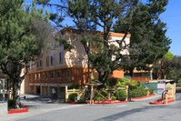 Peninsula Pines Apartments
