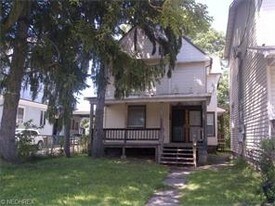 863 Prospect Cir Ashtabula OH Apartments
