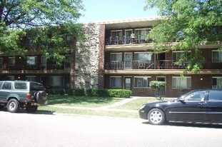 2040 Pine St Waukegan IL Apartments