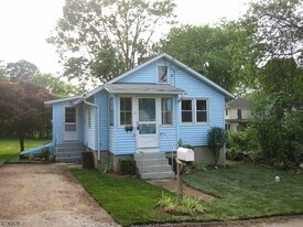 2 Bedroom Single-Family Home for Rent $1700