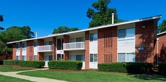 Pinewood Gardens Apartments