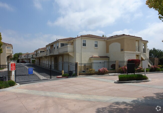 Arroyo Villa Apartments