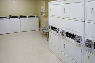 Furnished Studio – Louisville - Dutchman Apartments