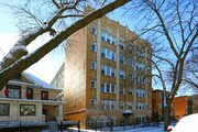 1521 W Sherwin Apartments