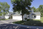 Lincoln Square Townhomes Apartments