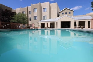 Valencia Court Apartments