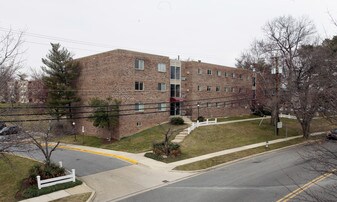 Lighthouse at Twin lakes Apartments
