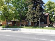Laurelwood Oaks Apartments