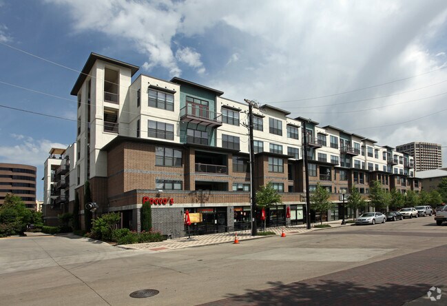 AMLI Quadrangle Apartments