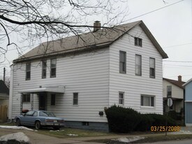 1402 Ash St Erie PA Apartments